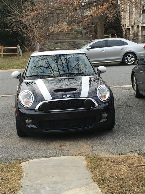 Mini Cooper S Mini Cooper 2017, Mini Cooper Stripes, Black Mini Cooper, Mini Morris, Cooper Car, Tiny Cars, Mini Coopers, Cooper S, Mini Cooper S