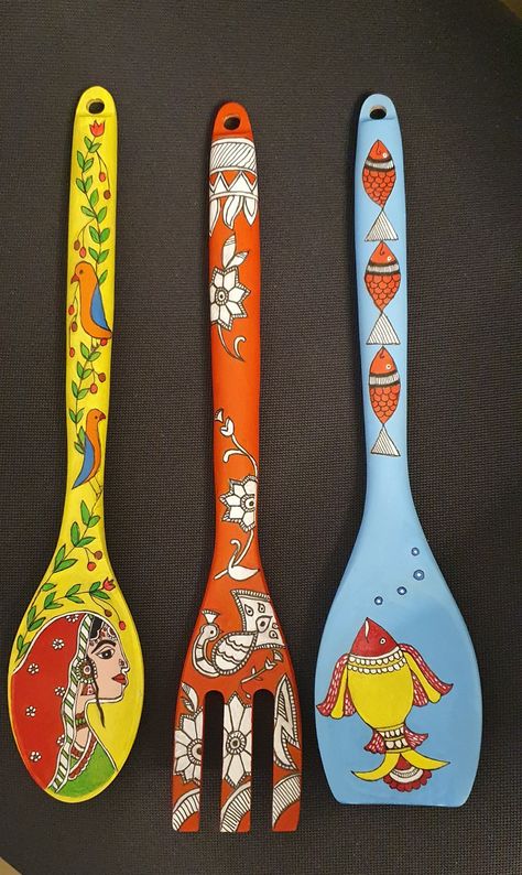 Spoon Design Ideas, Painting On Spoon, Wooden Spoon Art Wall Decor, Painting On Wooden Spoon, Ladle Painting, Wooden Spatula Painting, Wood Spoon Crafts, Wooden Spoon Painting, Spatula Art