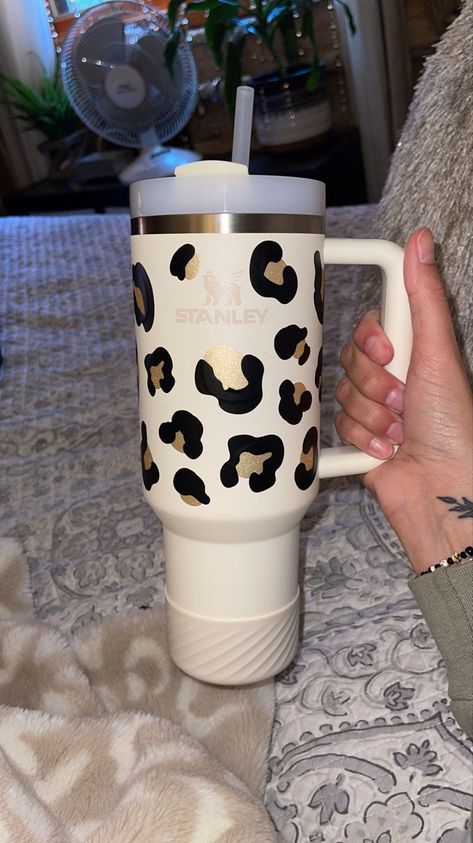 Vinyl Stanley Cup Ideas, Leopard Print Stanley Cup, Leopard Stanley Cup, Cheetah Print Stanley Cup, Stanley Vinyl Ideas, Stanley Cup Vinyl Ideas, Leopard Print Things, Cream Stanley, Stanley Products