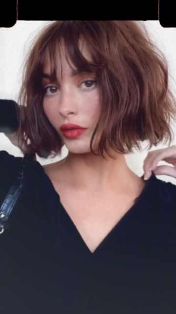 Taylor LaShae on Instagram: "grwm: fashion week hair with @marianilastockholm" Taylor Lashae Hair, Short Brown Hair With Bangs, French Bob Fine Hair, Parisian Bob, French Bob With Bangs, Pixie Haircut Fine, Short Box Braids Bob, Haircut Fine Hair, Soft Bob