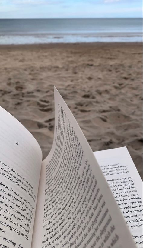 #books #aesthetic #reading #beach Reading By Beach, Clean Book Aesthetic, Beach Reading Pictures, Reading Beach Aesthetic, Reading On The Beach Aesthetic, Reading At Beach, Beach Book Aesthetic, Book By The Beach, Leer Aesthetic