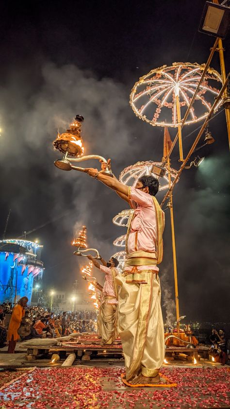 Banaras Ganga Arti, Maharashtrian Aesthetic, Banaras Photography, Banaras Aesthetic, Varanasi Photography Beautiful, Varanasi Photography, Ganga Ghat, Wedding Entry, H Letter Images