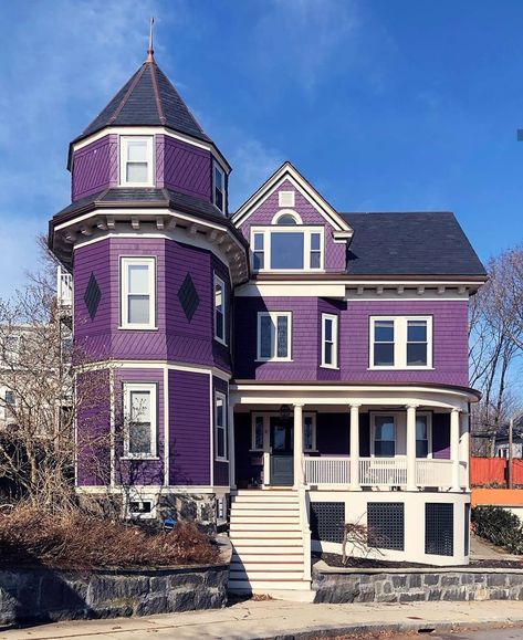 Purple Houses, Purple Royalty, Victorian Queen, Storybook House, Colorful Homes, Victorian Style House, Purple House, Victorian Beauty, Victorian Style Homes