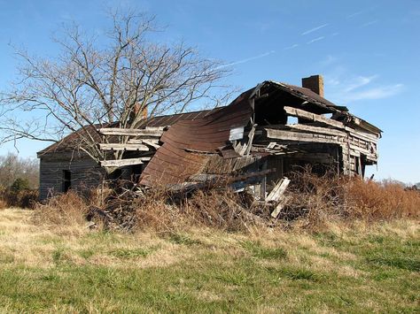 Halfway House    For daily inspiration visit smartbizzonline 700+ inspirations, YouTubes, and Photos. Leave your thoughts PS 63:7 Halfway House, Old Barns, Daily Inspiration, Cabin, House Styles, Home Decor, Home Décor