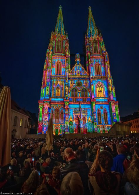 Rauch Fotografie, The Cathedral, Light Installation, French Artists, Pretty Places, Amazing Photos, Cologne Cathedral, Barcelona Cathedral, Light Colors