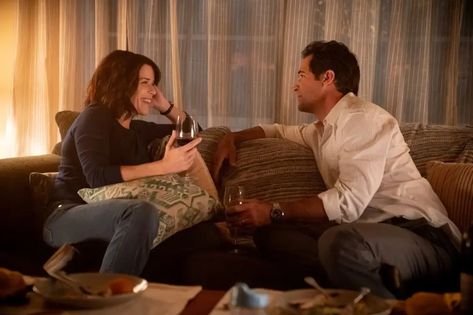 First Look At The Lincoln Lawyer Season 3 Michael Connelly Books, Lincoln Lawyer, Moving To San Diego, New Music Albums, Neve Campbell, Raymond Chandler, Michael Connelly, Trailer Images, Couple Relationship