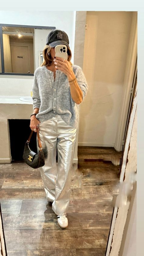 Moto Jeans Outfit, Silver Leggings Outfit, Silver Jeans Outfit, Avant Garde Street Style, Silver Pants Outfit, Silver Trousers, Silver Outfits, Silver Pants, Metallic Jeans