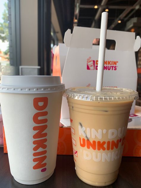 Dunkin Refreshers, Dunkin Coffee, Iced Starbucks Drinks, Starbucks Coffee Drinks, Candy Drinks, Coffee Obsession, Dunkin Donuts Coffee, Pretty Drinks, Sweet Snacks Recipes