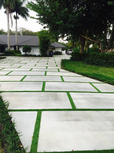 Stones With Grass In Between, Front Yard Walkway Ideas, Yard Walkway Ideas, Front Yard Walkway, Yard Walkway, Boost Curb Appeal, Walkway Landscaping, Outdoor Walkway, Paver Walkway