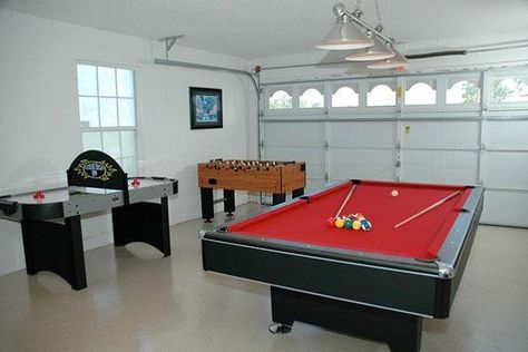 5 Cool Ideas to Turn Your Garage Into a Game Room https://knockoffdecor.com/garage-game-room/?utm_source=feedburner&utm_medium=feed&utm_campaign=Feed%3A+KnockOffDecor+%28Knock+Off+Decor%29 Garage Games, Garage Rec Room, Garage Hangout, Garage Playroom, Garage Conversion Ideas, Remodel Garage, Garage Transformation, Garage Game Rooms, Garage To Living Space