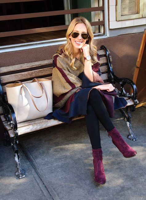 Burgundy Boots Outfit, Maroon Boots, Maroon Outfit, Fall Outfit Inspiration, Outfit Inspiration Women, Burgundy Boots, Booties Outfit, Burgundy Shoes, Outfit Inspiration Fall