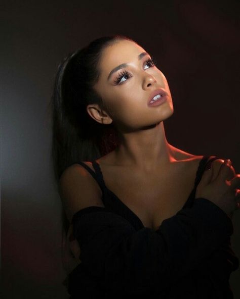 Ariana Grande Real Hair, Smokey Hair, Ariana Grande Wallpapers, Ariana Grande Images, Famous Hairstyles, Ariana Grande Style, Ariana Grande Wallpaper, Ariana Grande Photos, Ariana Grande Pictures