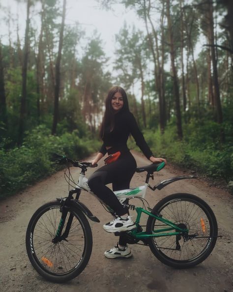 Aesthetic Bike Ride, Morning Cycling, Bicycle Aesthetic, Aesthetic Bike, Vision Board Wallpaper, Vegetarian Appetizers, Beach Photography Poses, Solo Pics, Bike Pedals