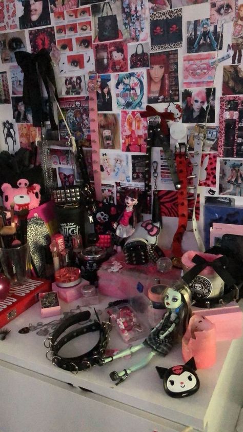 Scene Room Ideas, Scene Room Emo, Monster High Room Decor, Scenecore Room, Scene Kid Room, Monster High Room, Emo Room, Scene Room, Scene Bedroom