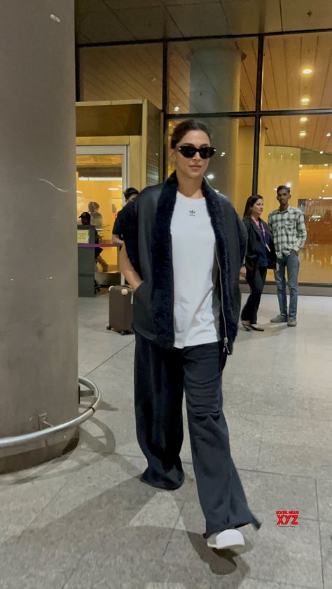 Actress Deepika Padukone Spotted At Airport In Mumbai Arrival - Gallery     #Actress #DeepikaPadukone #Airport #Mumbai Deepika Padukone Outfits, Deepika Padukone Airport Look, Deepika Ranveer, At Airport, Airport Look, Bollywood Actors, Hard Working, Creative People, Deepika Padukone