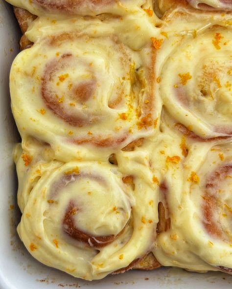 Orange Sweet Rolls Orange Cinnamon Rolls, Orange Sweet Rolls, Cinnamon Roll Icing, Orange Icing, Sweet Roll Recipe, Orange Rolls, Best Cinnamon Rolls, Breakfast Rolls, Biscuit Rolls