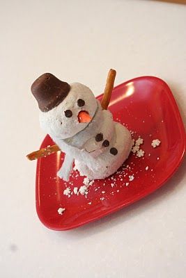 Snowman Donuts, Easy Christmas Breakfast, Snowman Treats, Winter Treats, Edible Crafts, Christmas Breakfast, Christmas Snacks, Christmas Goodies, Breakfast For Kids