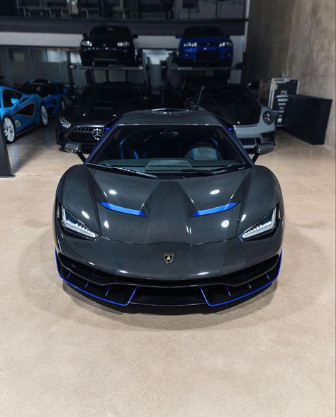 Lamborghini Centenario finished in exposed carbon fiber w/ Blu Nethuns accents Photo taken by: @_havisuals on Instagram Owned by: @dan_am_i on Instagram Lamborghini Centenario, Futuristic Cars Design, Lamborghini Cars, Exotic Sports Cars, Sport Car, Lamborghini Huracan, Futuristic Cars, Sports Cars Luxury, Aston Martin