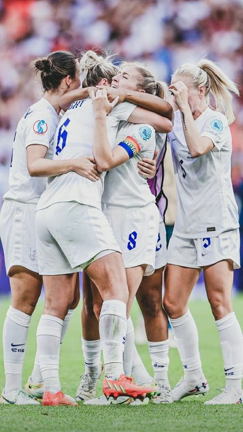 England Ladies Football, Soccer Women, Leah Williamson, Soccer Teams, England Football Team, Team Wallpaper, Female Soccer Players, Football Wall, Uk Football