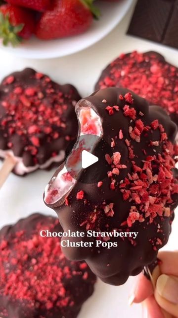 Healthier 🍓🥑 on Instagram: "Chocolate Strawberry Cluster Pops 🍓🍫🍭
My chocolate covered strawberry clusters/bites video went viral last spring, so I wanted to try to make them into pops.
They turned out so good ?
These are such a yummy
healthier dessert idea for spring! They are so refreshing and delicious
Ingredients for 4 big popsicles:
1 cup diced strawberries (240 ml / 180g)
1/2 cup (lactose-free) full-fat Greek yogurt (120 ml / 125g)
1 teaspoon vanilla extract
Toppings:
150 g / 5 oz. dark chocolate, melted (70-80% dark chocolate)
1 teaspoon coconut oil
optional: freeze-dried strawberries
1. Mix the strawberries, yogurt and vanilla extract together
2. Spoon dollops onto a plate lined with parchment paper.
Push popsicle sticks into the dollops
3. Freeze for about 2 hours
4. Melt the Strawberry Clusters, Diced Strawberries, Frozen Yogurt Bark, Carrot Cookies, Covered Strawberry, Chocolate Covered Strawberry, Dessert Bites, Eating Light, Freeze Dried Strawberries