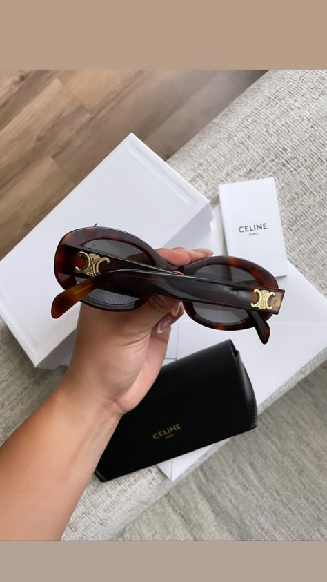 Designer Sunglasses Aesthetic, Triomphe Celine, Sunglass Photoshoot, Everyday Sunglasses, Sunglasses 2022, Sunglasses Aesthetic, Sunglasses Cute, Luxury Glasses, Celine Triomphe