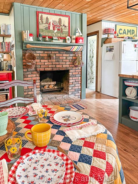 Cozy Cabin Interior, Colorful Cottage, Lovely Sunday, Sunday Friends, Cottage Interiors, Small Projects, Cabin Style, The Cabin, Cottage Living