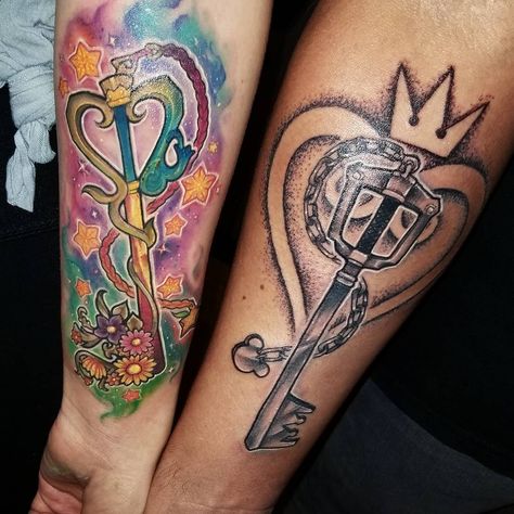 Cutest couple tattoos ever!! Thank you Bobby and Lindsey!! Sora's and Kairi's key blades from Kingdom hearts! They also cosplay as the… Sora Tattoo, Sora Tattoo Kingdom Hearts, Kingdom Hearts Sleeve Tattoo, Simple Kingdom Hearts Tattoo, Kingdom Hearts Nobody Tattoo, Kingdom Hearts Wedding, Kingdom Hearts Roxas, Kingdom Hearts Couple Tattoo, Kingdom Hearts Tattoo