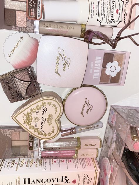 Pink Core Aesthetic, Coquette Skincare, Too Faced Palette, Victoria's Secret Aesthetic, Makeup Dior, Angel Makeup, Pink Core, Angels Beauty, Victoria Secret Makeup