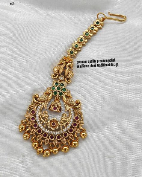 Gold Mangtika Indian Jewelry, Papidi Billa Gold Designs, Gold Mangtika, Carved Stone Jewelry, Papidi Billa, Pearl Bangles Gold, Tikka Designs, Mang Tika, Pearl Bangles