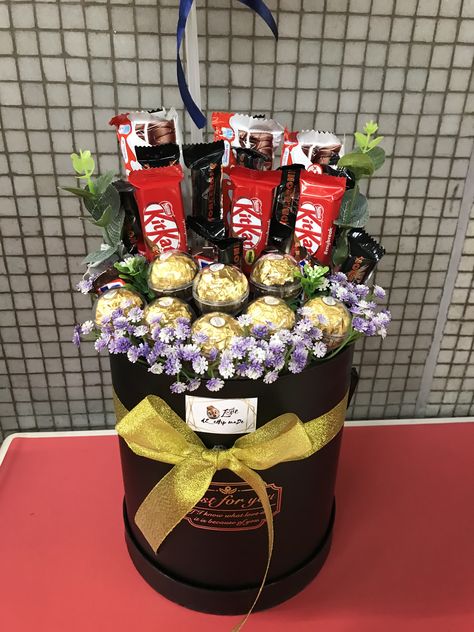 Gift Bouquet box by @de chip made Gift Bouquet Ideas, Box Bouquet, Creativity Is Intelligence Having Fun, Bloom Box, Bouquet Box, Gift Bouquet, Bouquet Ideas, Let's Have Fun