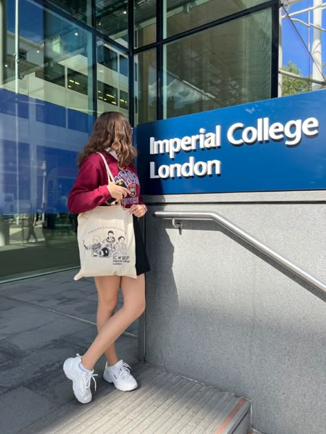 Imperial University London, London Student Life, Imperial College London Aesthetic, Studying Abroad Aesthetic, Future University, University Students Life, University Abroad, Aesthetic Doctor, London University