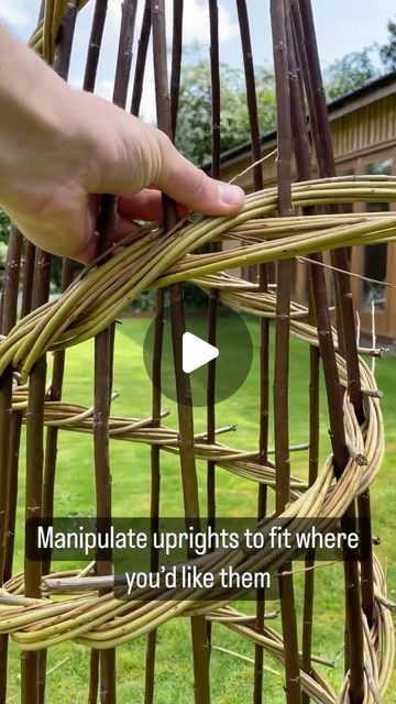 Willow Weaving Garden, Willow Weaving Beginners, Willow Obelisk, Basket Willow, How To Weave, Willow Weaving, Fibre Art, Plant Supports, Weaving Projects