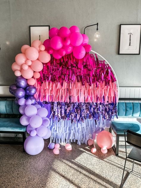 Diy Streamers, Streamer Backdrop, Photo Balloons, Party Photo Backdrop, Round Backdrop, Fringe Backdrops, Round Balloons, All Pink, Barbie Birthday