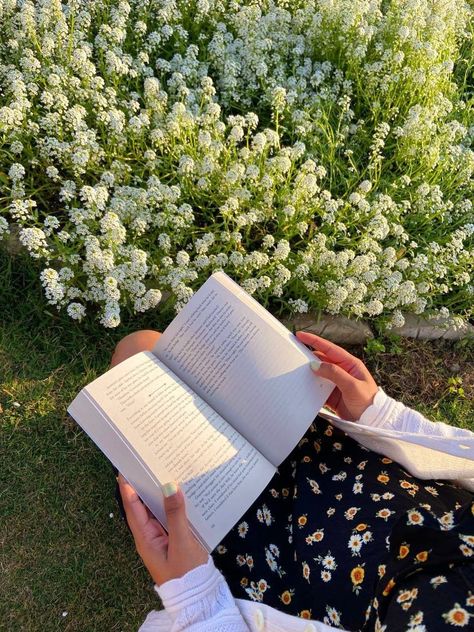 Book Garden Aesthetic, Reading Spring Aesthetic, Reading In Garden Aesthetic, Reading Aesthetic Outside, Reading Outside Aesthetic Summer, Read Outside, Romanticising Spring, Amber Moodboard, Spring Bookstagram