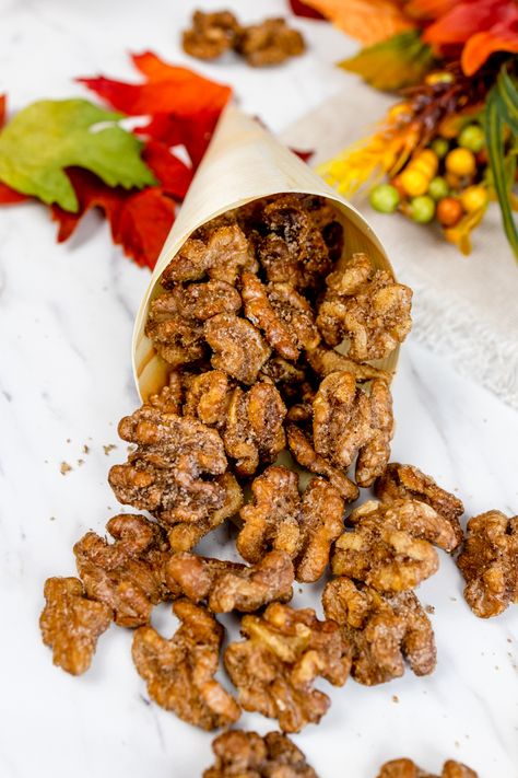 Easy Food Gifts, Candied Walnut Recipe, Spiced Walnuts, Air Fryer Recipes Snacks, Walnut Recipes, Ginger Nut, Candied Nuts, Nut Recipes, Buzzfeed Food