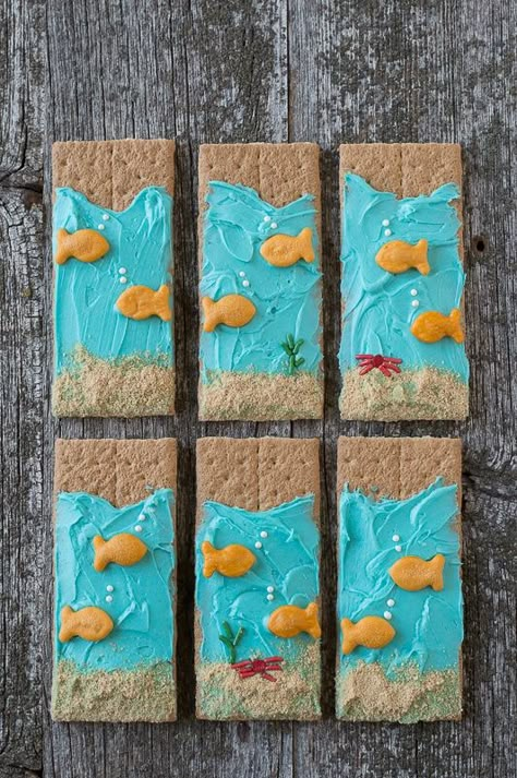 Under the Sea Graham Crackers Maggie Food, Healthy Kids Snacks, Thanksgiving Games For Kids, Biscuits Graham, Snacks For Kids, Vbs 2024, Preschool Snacks, Edible Crafts, Under The Sea Theme