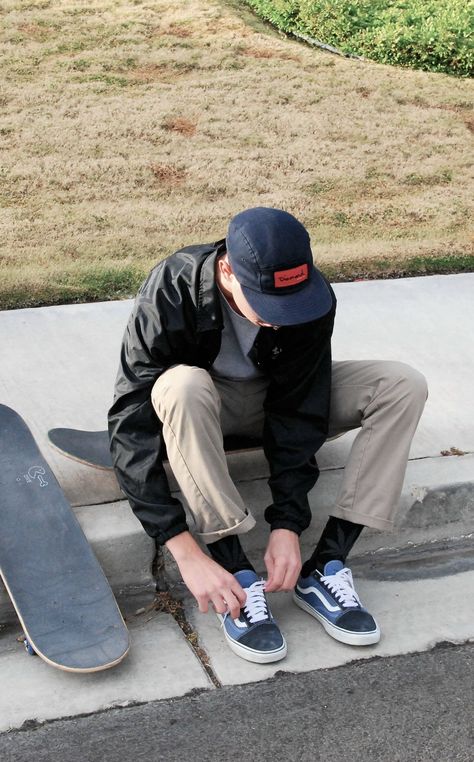 Blue Vans Outfit, Skate Outfit Men, Vans Sk8 Hi Outfit, Skater Style Men, Vans Azul, Vans Shoes Outfit, Vans Outfit Men, Navy Blue Vans, Vans Shoes Fashion