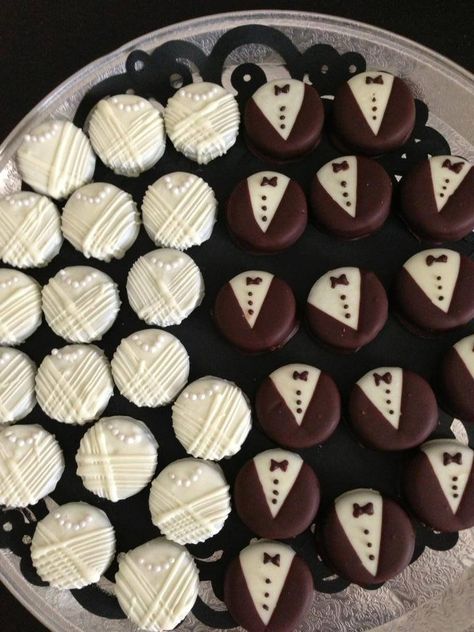 Bride And Groom Chocolate Covered Oreos, Oreo Wedding Dessert, Oreo Balls For Wedding, Wedding Oreos Favors, Bride And Groom Desserts, Bride And Groom Oreos, Wedding Oreo Cookies, Bride And Groom Cupcakes, Wedding Oreos