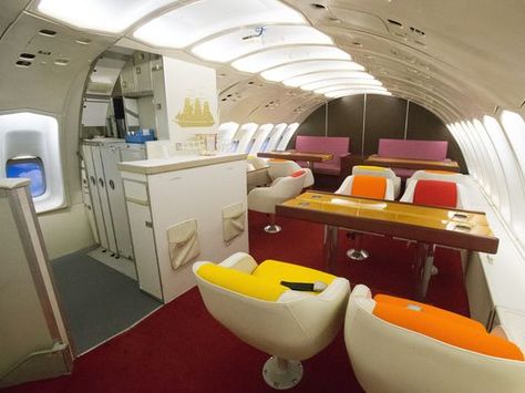 Iu Clothes, Airline Interiors, Airplane Interior, Emirates A380, Vintage Airline, Airport Design, Aircraft Interiors, Passenger Aircraft, Vintage Planes