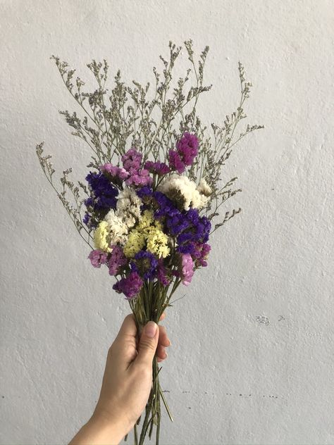 Dried Statice Bouquet, Heliotrope Flower Bouquet, Statice Flower Aesthetic, Statice Flower Bouquet, Statice Bouquet, Statice Flower, Carnation Bouquet, Dried Flowers Diy, Boquette Flowers