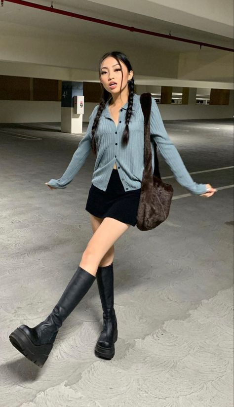 Fits With Platform Boots, Cute Outfits With Long Boots, Black Platform Boots Outfit Casual, Long Platform Boots Outfit, Black Platform Boots Outfit Winter, Cobra Boots Outfit, 155cm Outfit, 150 Cm Girl, 150 Cm Girl Outfit