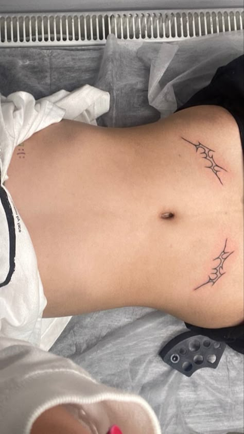 Back Lower Tattoo Women, Front Waist Tattoo, Easy Stomach Tattoos, Hip Tattoos Women Symmetrical, Cute Waist Tattoos, Lower Back Tats Aesthetic, Lower Hip Tattoos Women, Lower Ab Tattoo Women, Tatuagem Y2k