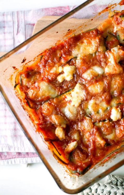 Zucchini Parmigiana, Dinner Tonight Healthy, Vegetable Casseroles, Light Side Dishes, Clean Eating Vegetarian Recipes, Clean Eating Vegetarian, Vegetable Casserole, Veggie Delight, Easy Eat