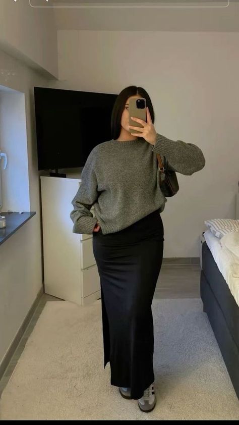 Long Skirts With Belts, Black Maxi Skirt Outfit Ideas Winter, Long Skirts And Sweaters Outfit, Uni Outfits Black Women, Modest Sixth Form Outfits, Winter Skirt Outfit Aesthetic, Styling Black Maxi Skirt, Cute Modest Outfits Aesthetic, Apostolic Aesthetic