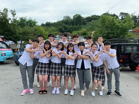 Image may contain: one or more people, people standing, shoes, tree, child and outdoor Moment Of Eighteen, Kim Hyang Gi, Shin Seung Ho, Ong Seung Woo, Ong Seong Wu, Ulzzang Korea, Korean Best Friends, Park Bo Young, Ong Seongwoo