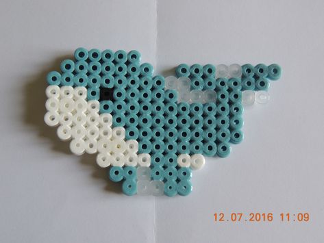 Perler Patterns Cute, Pearled Bead Designs, Pixel Perler Beads, Jellyfish Perler Beads, Puller Beads Ideas, Iron Bead Art Ideas, Dolphin Perler Bead Pattern, Cute Pearl Bead Ideas, Fuze Beads Ideas