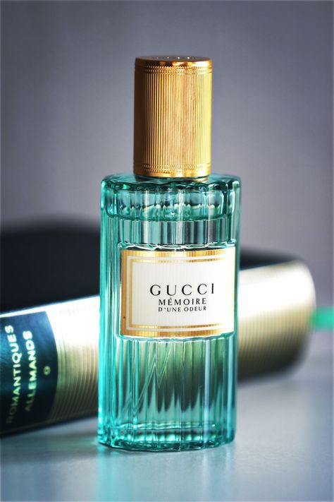 mémoire d'une odeur, gucci, parfum Vanilla Perfumes, Bottle Perfume, Perfume Photography, Vanilla Perfume, Perfume Collection Fragrance, Wear Perfume, Beauty Case, I Can't Wait, Perfume Collection