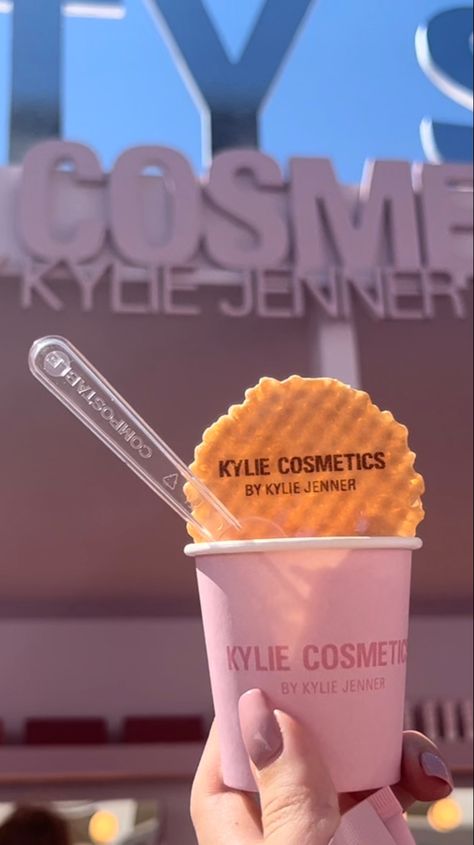 Kylie Skin Event, Kylie Pop Up Shop, Launch Party Ideas, Brand Launch Party, Kylie Cosmetics Store, Launch Event Ideas, Marketing Activations, Weekly Vlog, Spanish Holidays