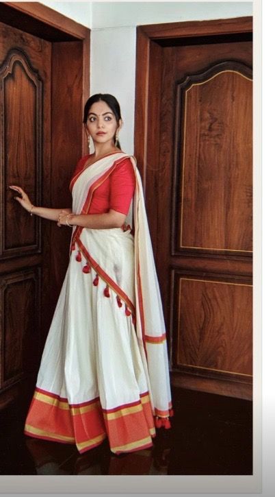 Set Half Saree Kerala, Kerala Set Half Saree Designs, Onam Pattupavada Outfits, Onam Outfits Ideas Dhavani, Davani Half Saree Kerala For Onam, Dhavani For Onam Blouse, Onam Half Saree Outfits Ideas, Half Saree Kerala Style, Dhavani Designs Kerala Style