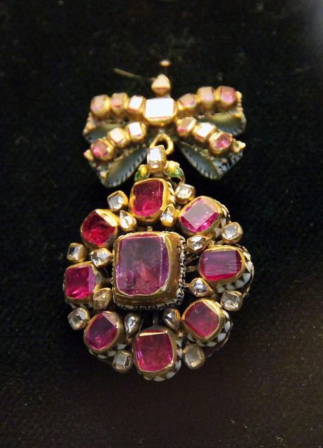 Hungarian, 17th century 17th Century Jewelry, Bijoux Art Nouveau, Ancient Jewellery, Antique Engagement Ring, Pink Stones, Historical Jewellery, Medieval Jewelry, Jewellery Gold, Antique Engagement